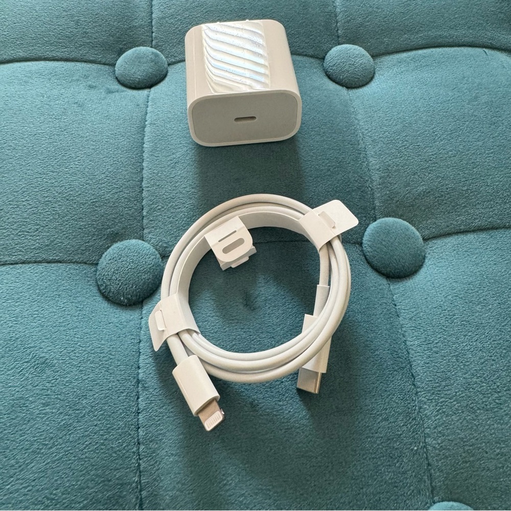 NWOT iPhone lightening 3 foot cable + power block